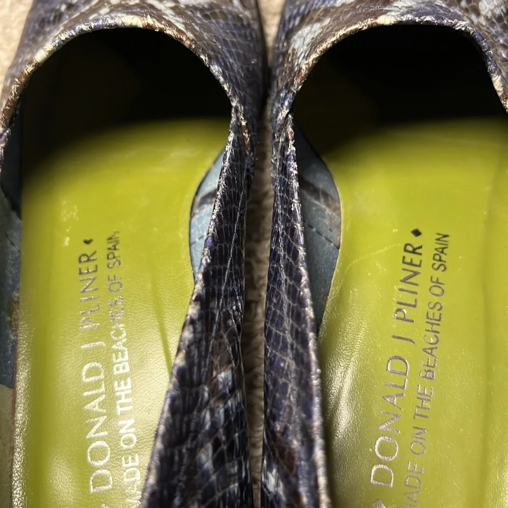 Women’s Donald‎ J Pliner brown leather loafers Snakeskin 5.5 51/2 Flats Comfy